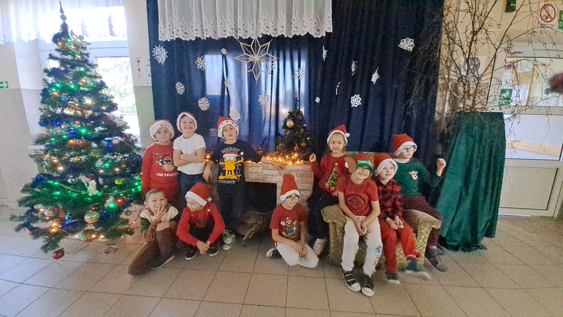 nasi uczniowie odtańczyli zumbę mikołajkową 